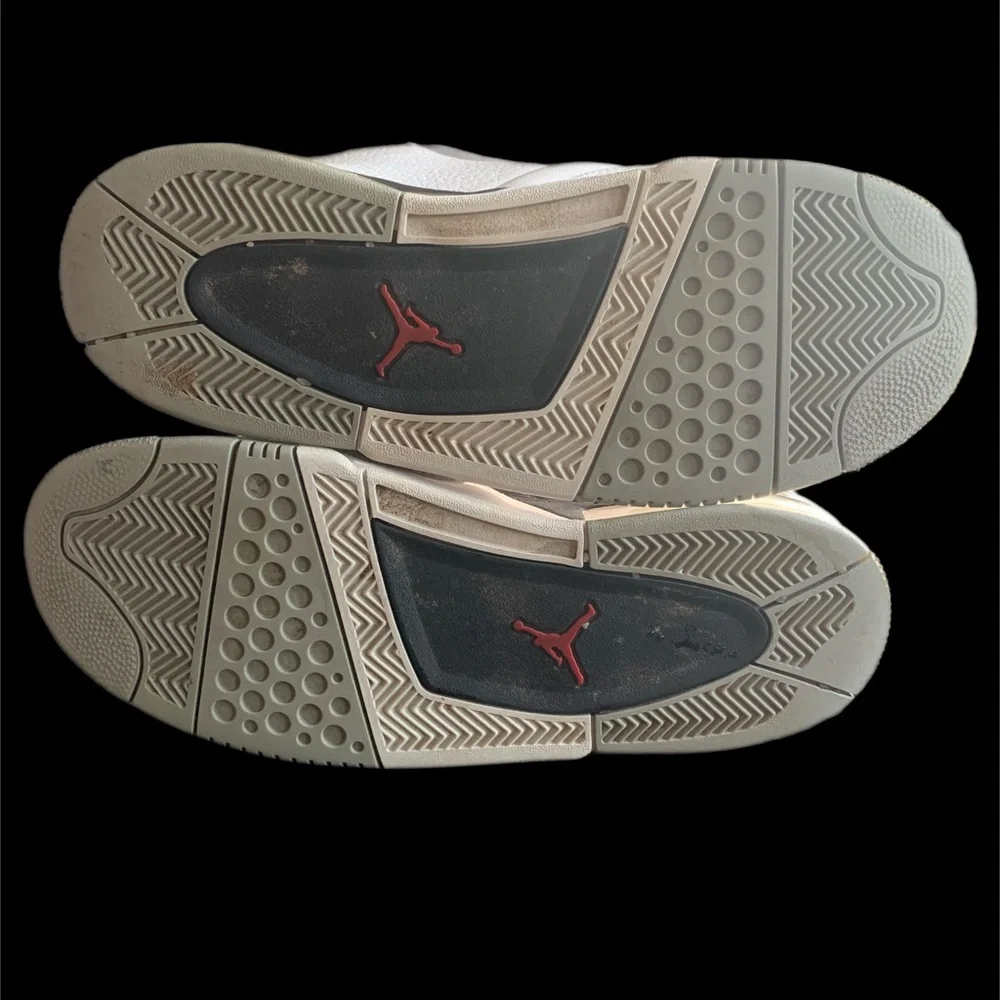 Michael Jordan Big Fund white, silver and red bball kicks💫 size 9 mens. - Picture 6 of 13